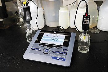 Water Quality Benchtop Meters