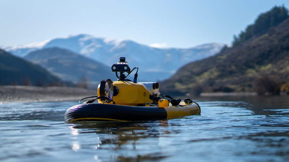 Surfbee (Autonomous Surveying Boat) for ADCP with Camera